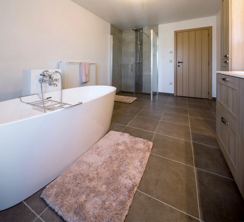 Clean bathroom with bathtub